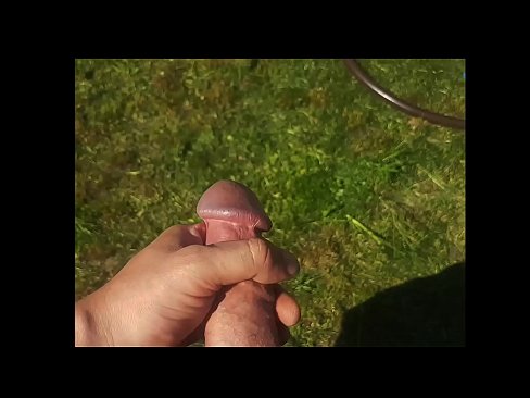 ❤️ Vruća zgodnica jebe svoju ružičastu macu i svršava špricom u ljetnom vrtu ❤❌ Prekrasni porno kod nas
