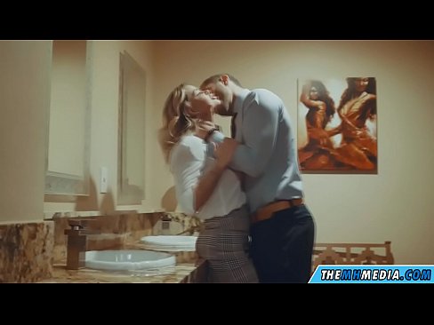 ❤️ Kad te prsata plavuša zavede u javnom zahodu ❤❌ Prekrasni porno kod nas